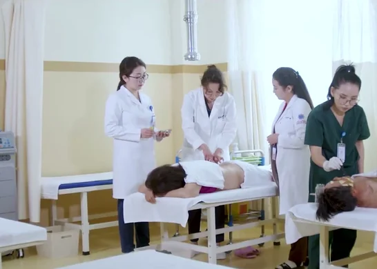 Уламжлалт анагаахын их эмч — зураг